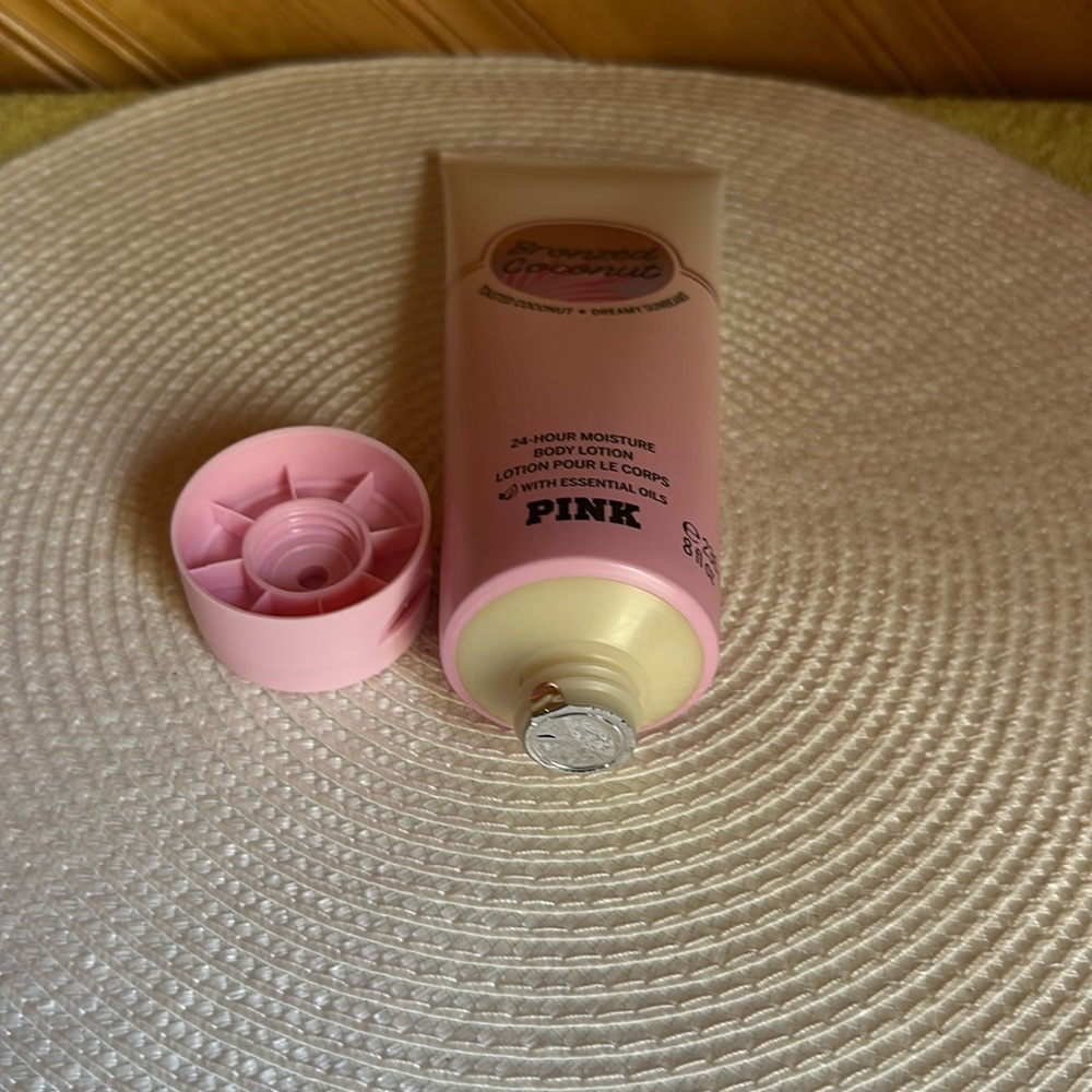 PINK Bronzed Coconut Body Lotion - Picture 6 of 8